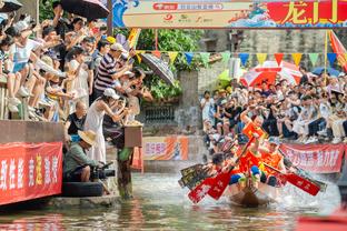 阿邦拉霍预测曼城2-1曼联：纸面实力曼城能赢7-0，但曼联会有进步